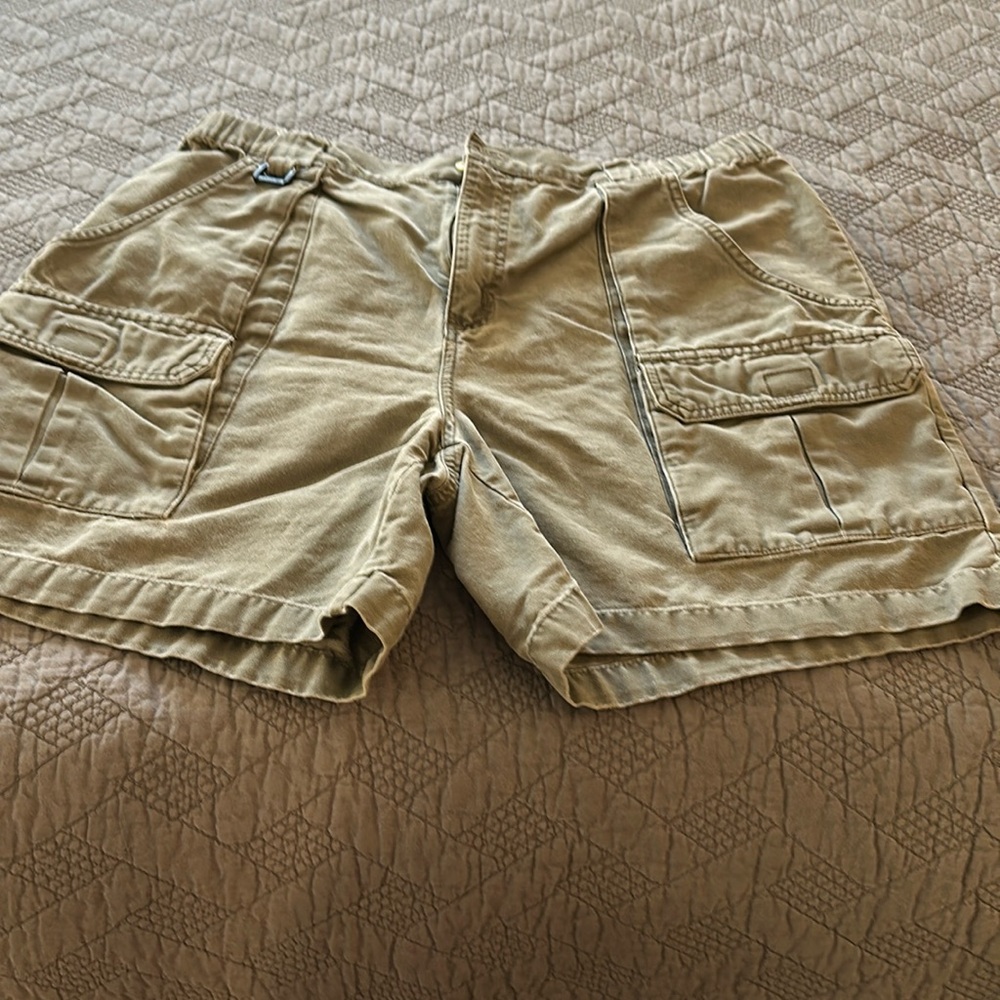 Columbia Cargo Shorts in Excellent condition 4 front pockets 2 back pockets